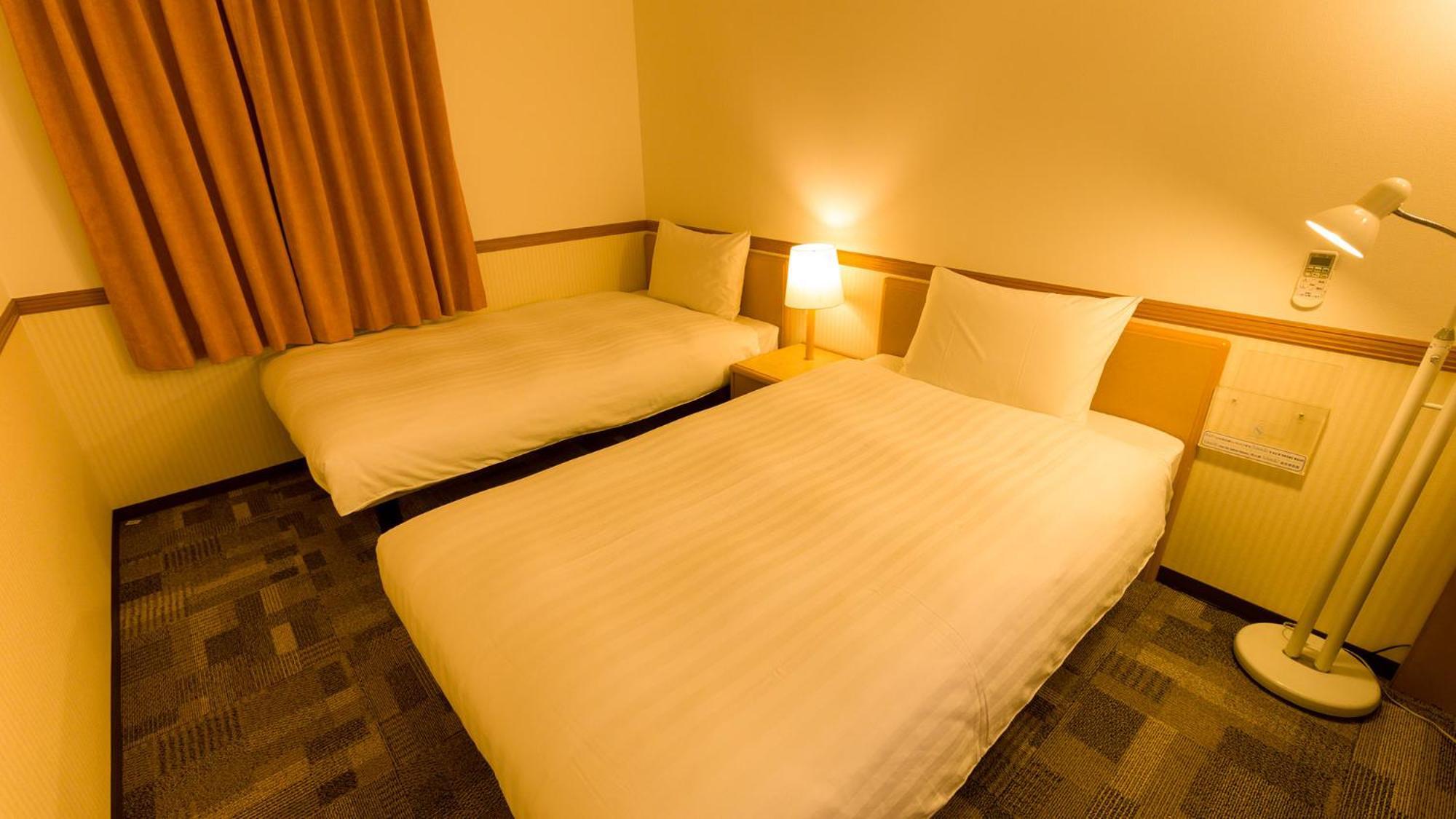 Toyoko Inn Fukuyama-Eki Shinkansen Minami-Guchi Rom bilde